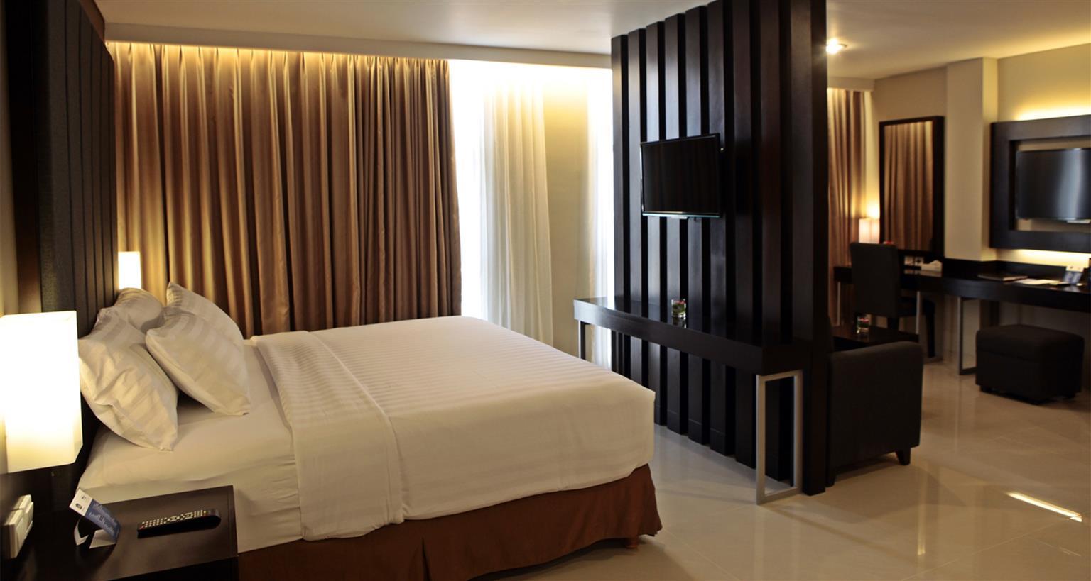 Maestro Hotel Kota Baru Pontianak Buitenkant foto